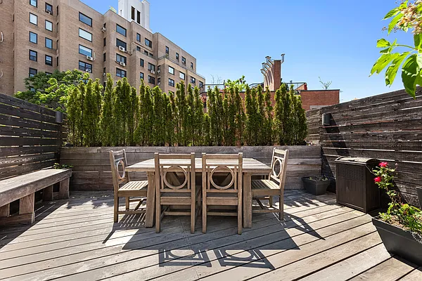 Rented by Compass | media 52