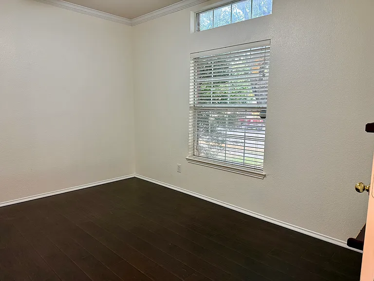 1543 Sandstone Dr — Photo 11