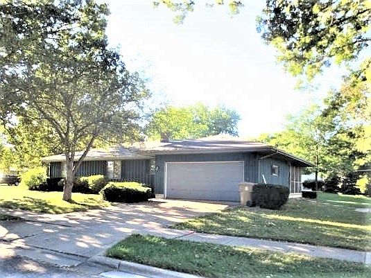 1701 Elka Lane, 2-Car Garage