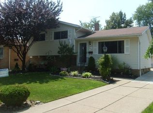 338 Skyview Rd, Cleveland, OH 44109