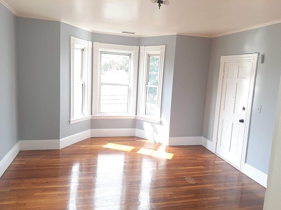 1st image of 68 Essex St #3