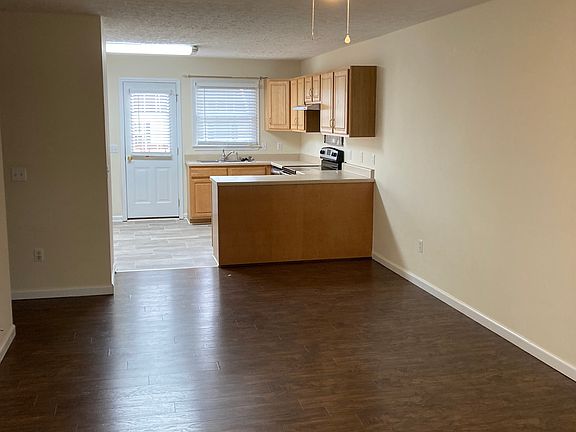 2nd image of 629 Beaverview Dr #629
