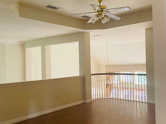 5th image of 2850 Vista View Dr #1