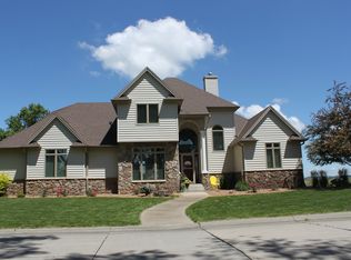 27901 Woodside Dr, Columbus, NE 68601
