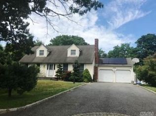 150 Macon Ave, Sayville, NY 11782