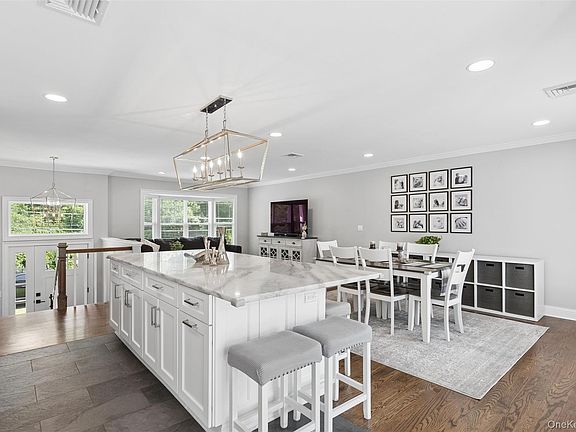 4th image of 162 Stuyvesant Road