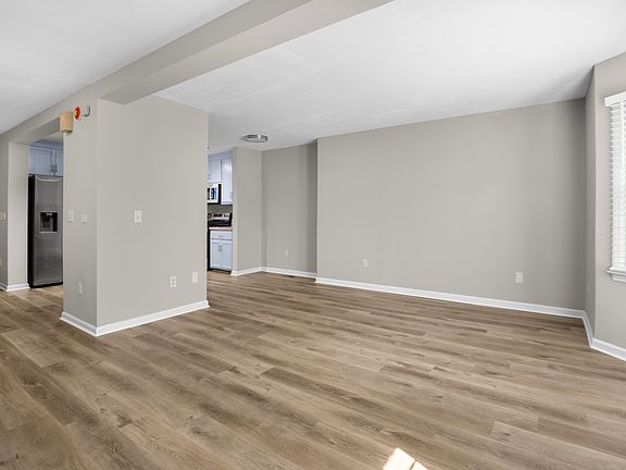 5th image of 2020 Lasalle St