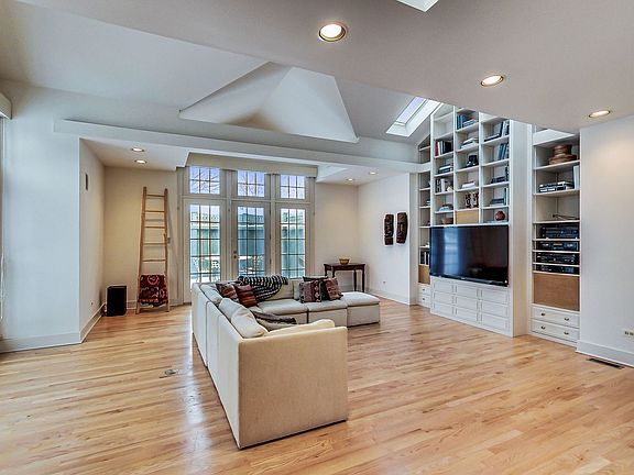 4th image of 676 Kincaid St