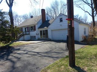 18 Utopian Pl, Airmont, NY 10901