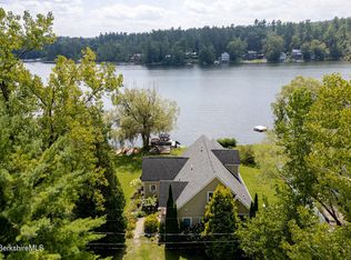 16 Heberts Cv, Great Barrington, MA 01230