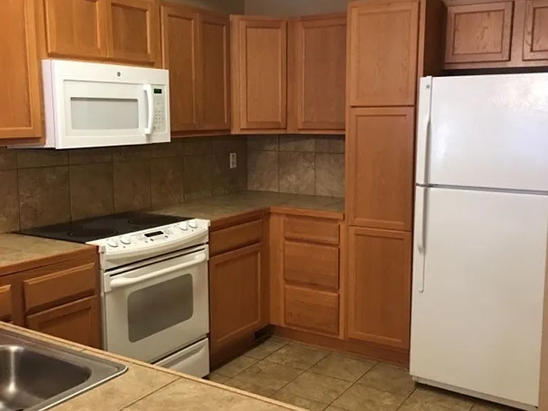 305 Penny Ln #6 — Photo 4