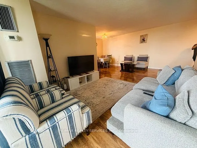 25 Kensington Rd #1402 — Photo 8