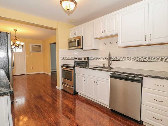 2nd image of 46 Harrison Pl