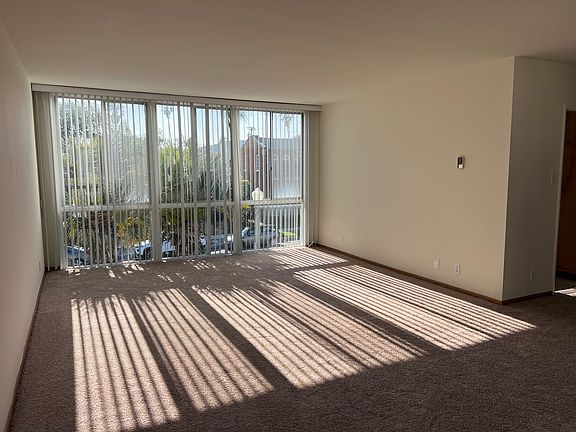 3rd image of 206 Belmont Ave APT 4