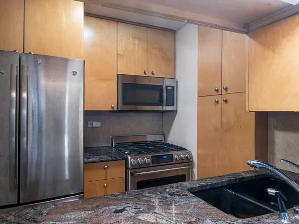 345 West 58th Street image 10 of 18