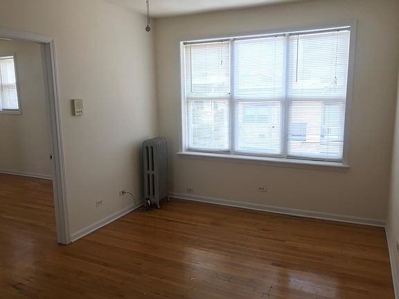 4th image of 916 W Dakin St #314