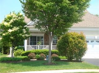 482 Crossfields Ln, Somerset, NJ 08873