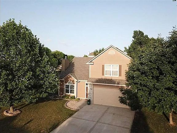 3rd image of 633 Lakeview Dr