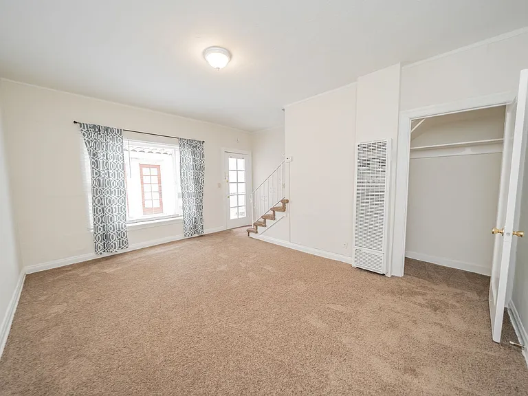 2867 MacArthur Blvd — Photo 3