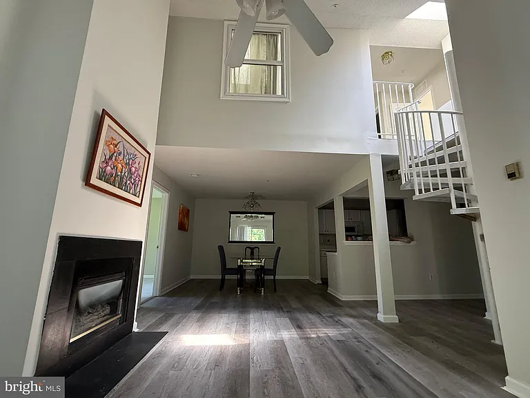 10019 Vanderbilt Cir #14-16 — Photo 13