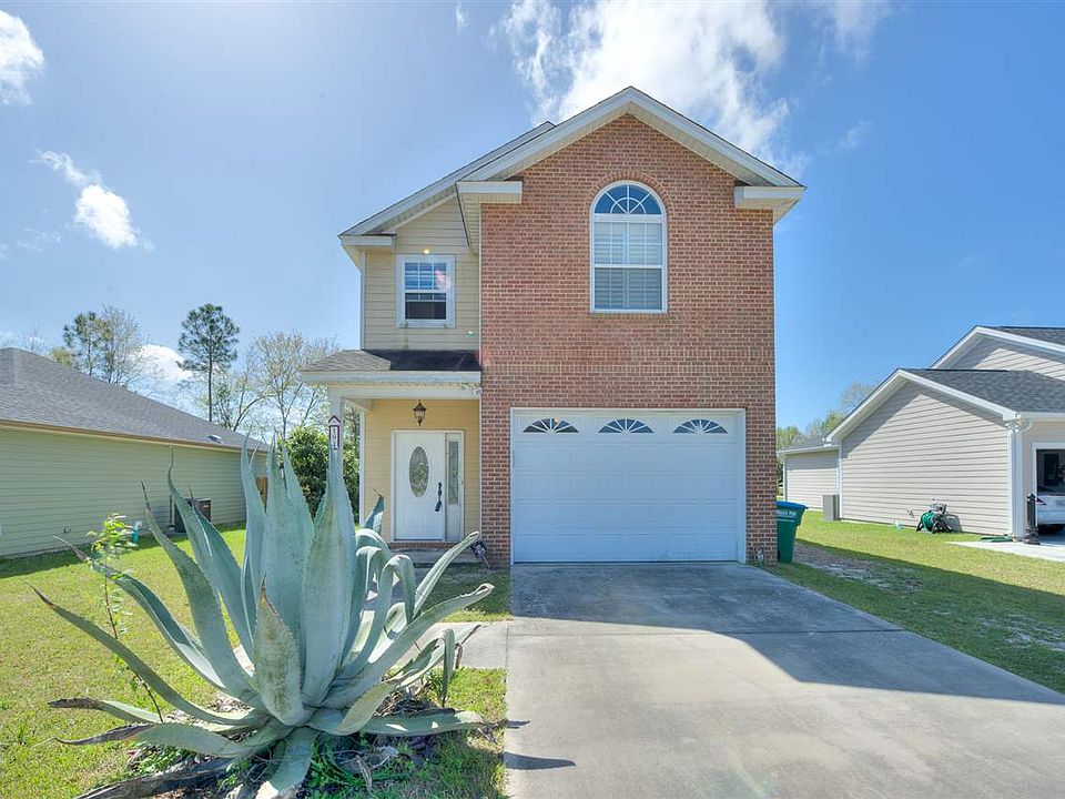 1st image of 194 Carousel Cir