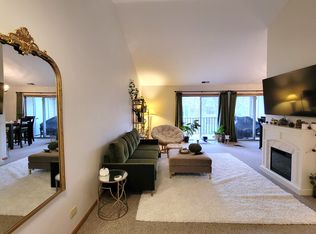 901 Persimmon Ln APT D, Mount Prospect, IL 60056