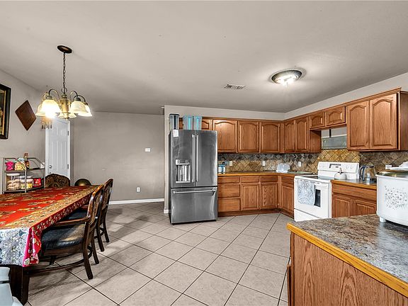 3rd image of 202 Hunter Allen Dr