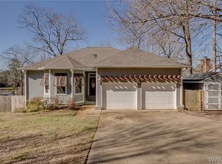 8400 Lake Sherwood Cir, Northport, AL 35473