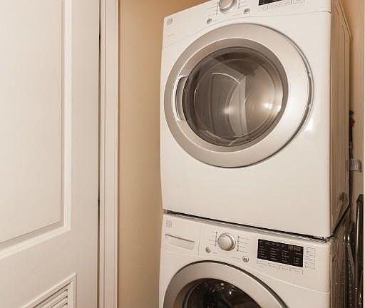 3rd image of 1031 W Belmont Ave #3W