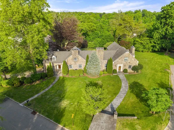 18 Castle Walk, Scarsdale, NY 10583