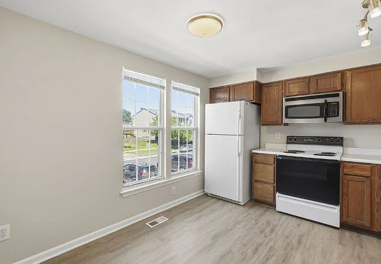 927 Pirates Ct — Photo 10