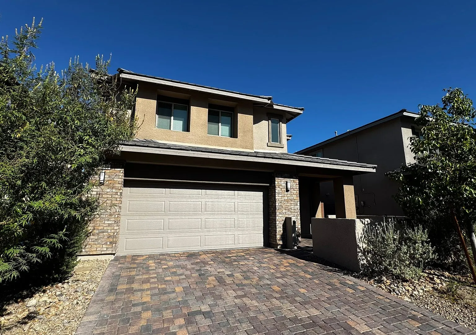 Upscale Executive Living — Photo 1