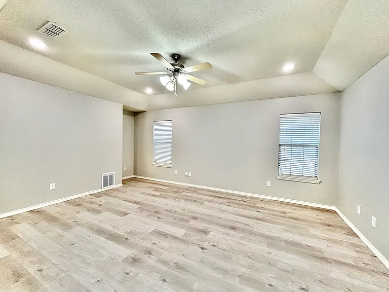 1003 Oshkosh Ave — Photo 6