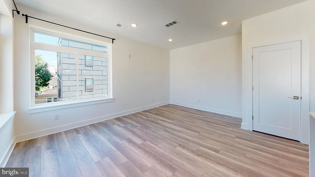 Building Photo - 812 N 16th St #3
