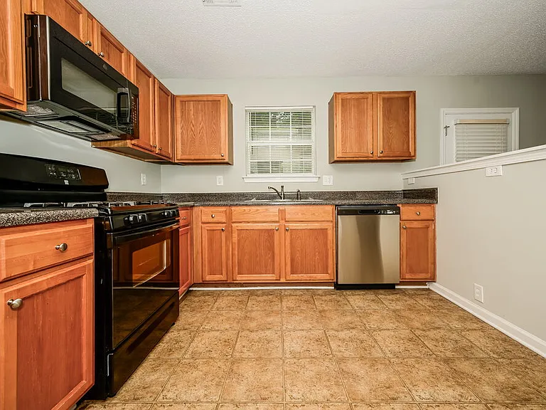 525 Barshay Dr — Photo 6