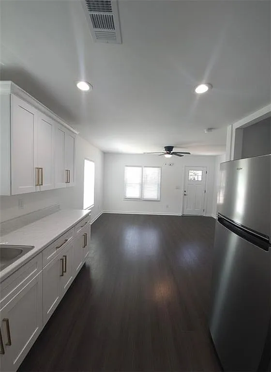 2 bed, 1.0 bath, 778 sqft, $1,695 — Photo 2