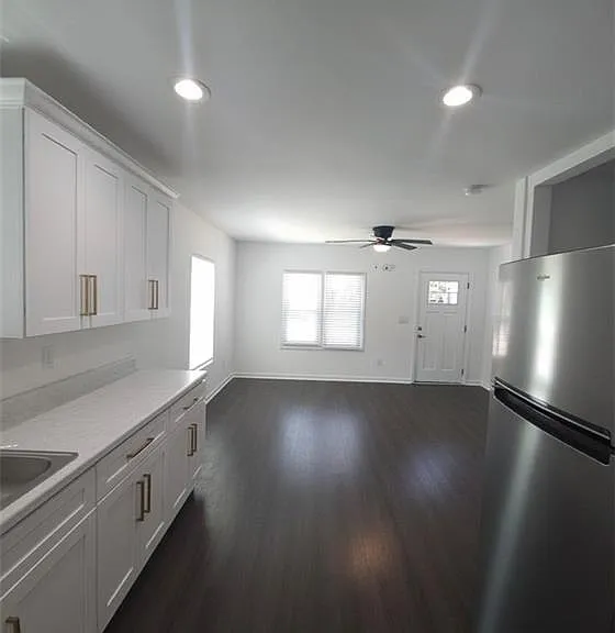199 Carver Cir NW — Photo 2