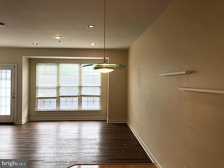 556 Longhorn Cres — Photo 10