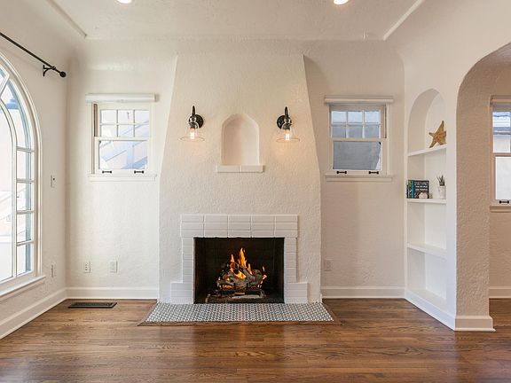 2nd image of 915 Manhattan Ave
