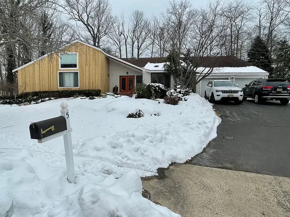 5 Kramer Ct, Oakhurst, NJ 07755