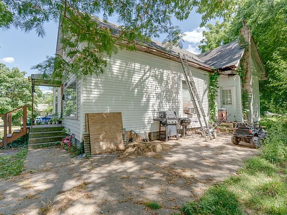 4th image of 409 Jordan St