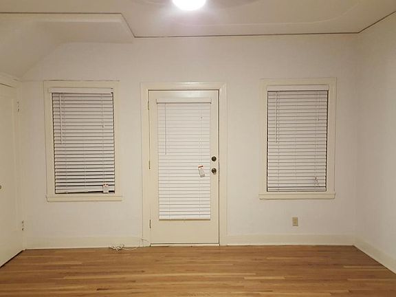 Middle room