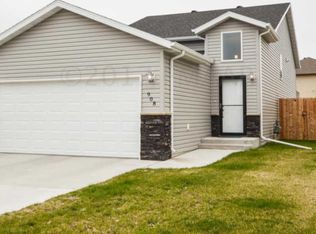 908 41st Ave W, West Fargo, ND 58078