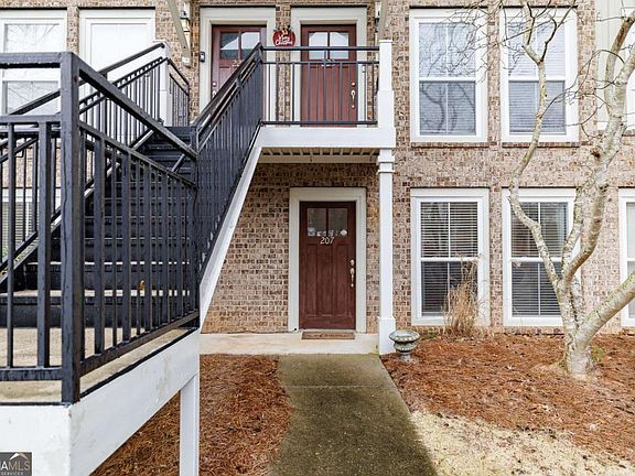 2nd image of 490 Barnett Shoals Rd APT 207