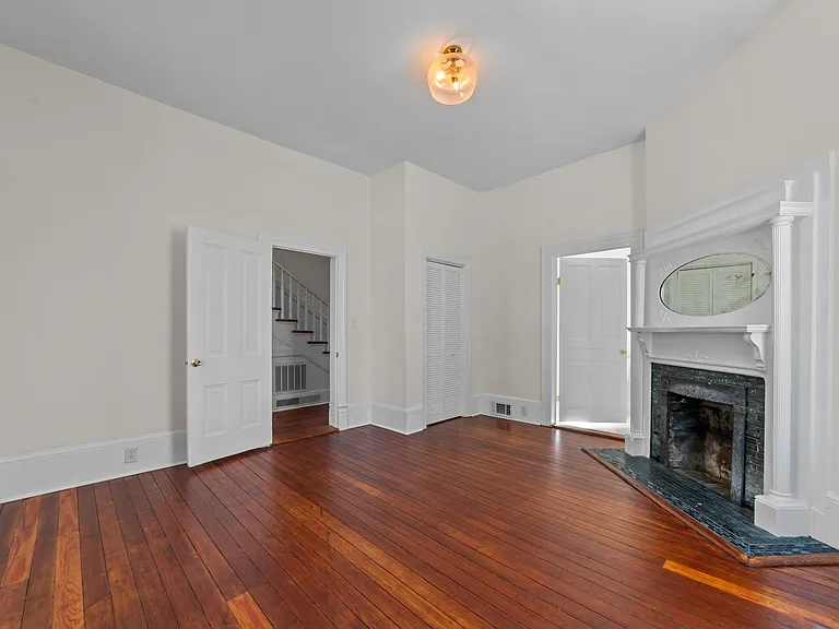325 N Market St — Photo 12