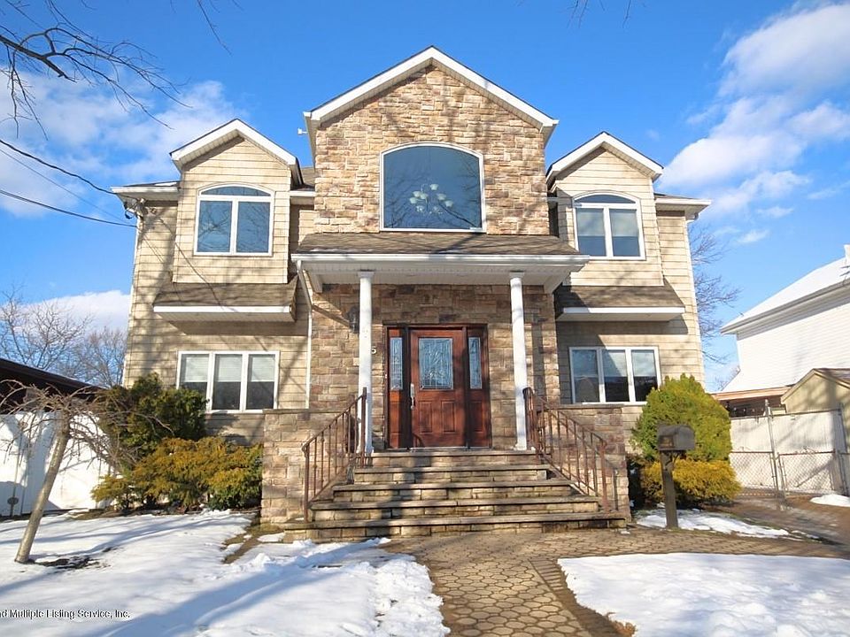 1st image of 215 Thornycroft Ave