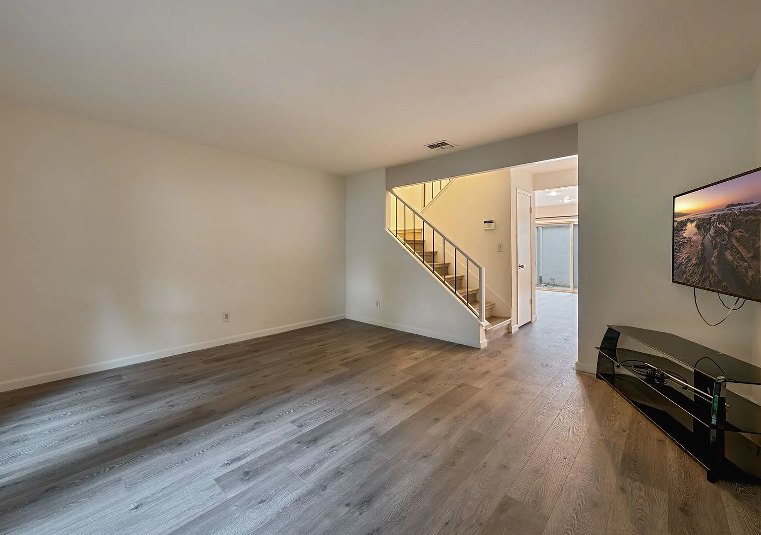 317 Bridge Place — Photo 3