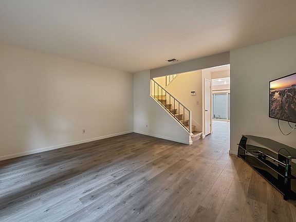 3rd image of 317 Bridge Pl
