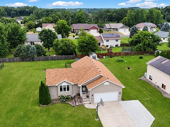 2nd image of 612 Birdie Ln