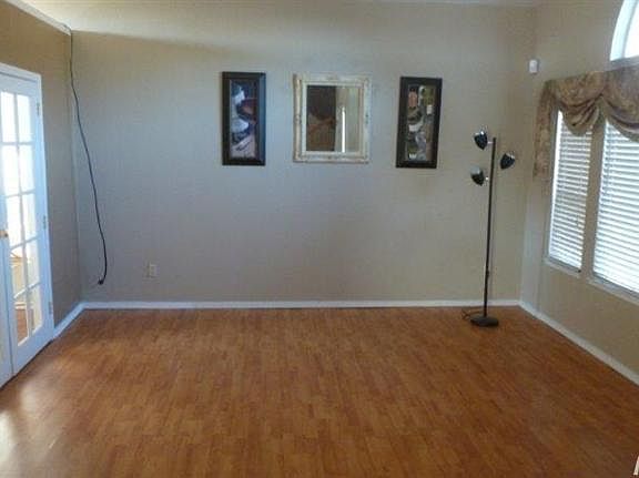 5th image of 2542 Country Manor Dr
